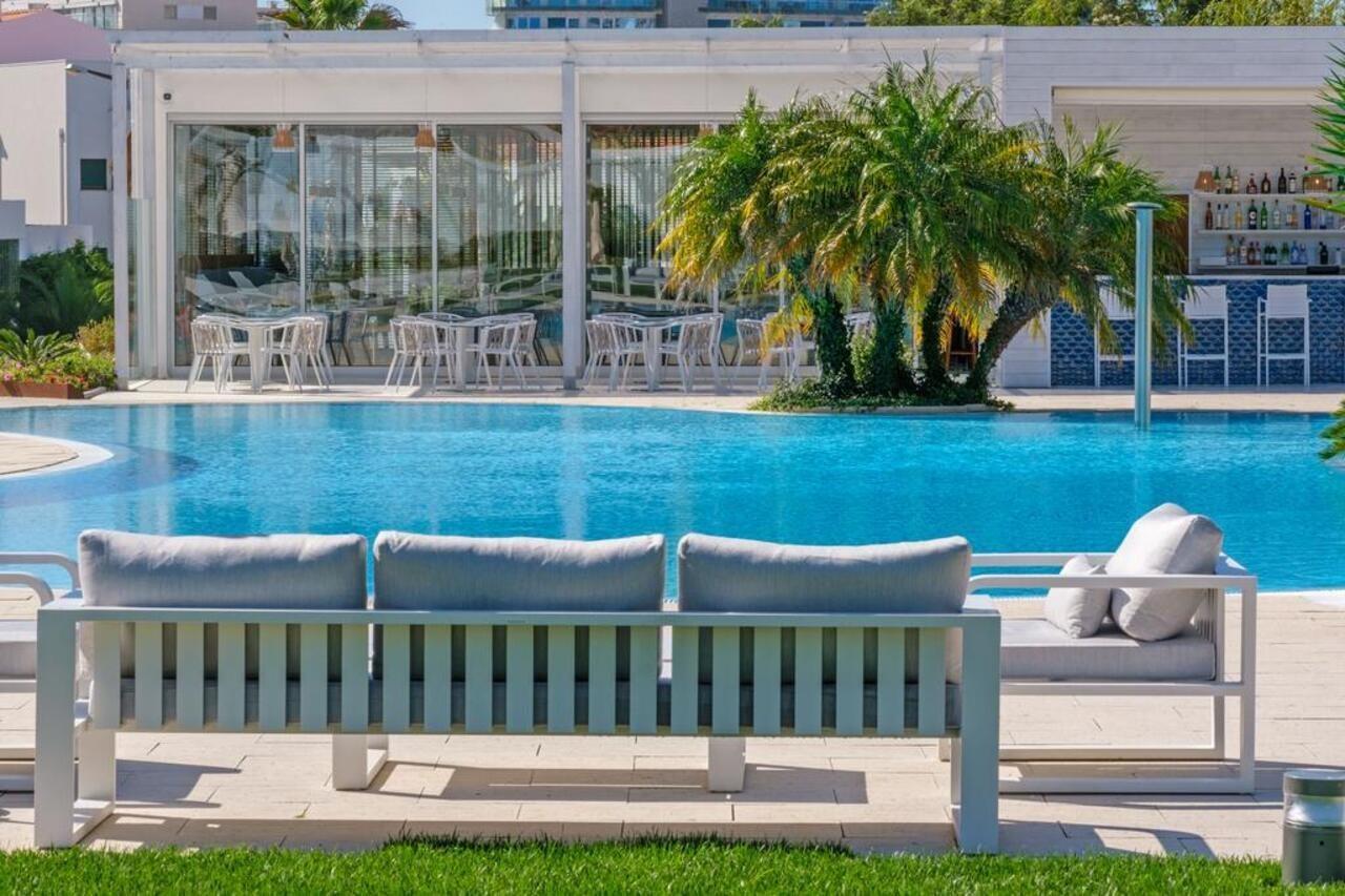 Malibu Foz Hotel - La Maison Younan Figueira da Foz Eksteriør billede The pool at the hotel