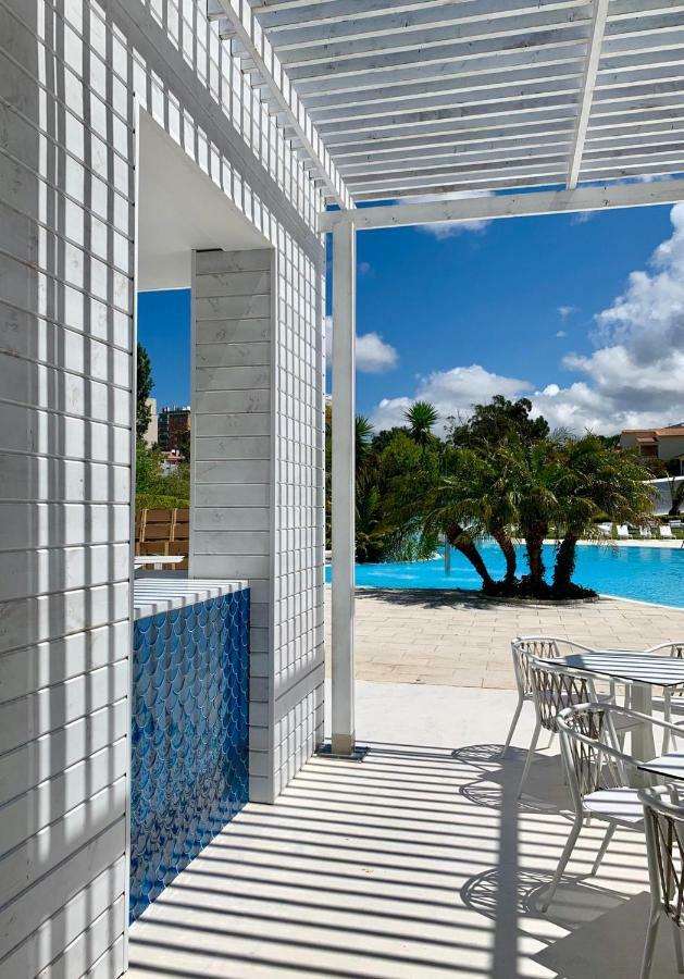 Malibu Foz Hotel - La Maison Younan Figueira da Foz Eksteriør billede The pool at the hotel