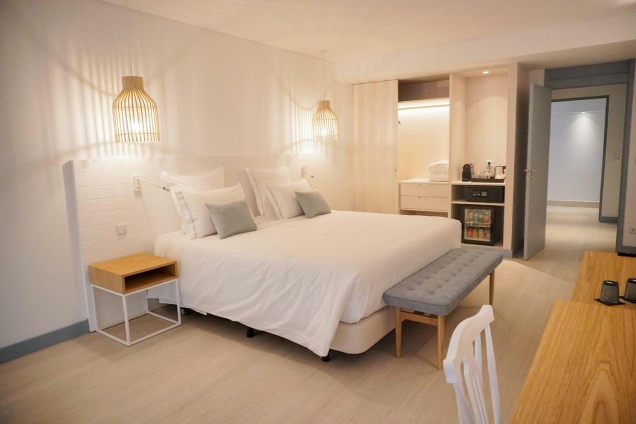Malibu Foz Hotel - La Maison Younan Figueira da Foz Eksteriør billede A room at the hotel