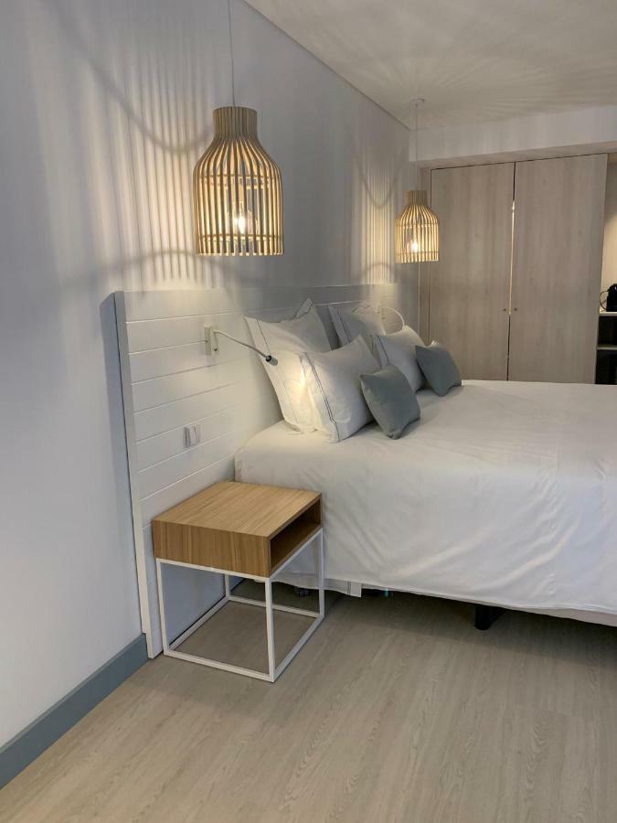 Malibu Foz Hotel - La Maison Younan Figueira da Foz Eksteriør billede A bedside table