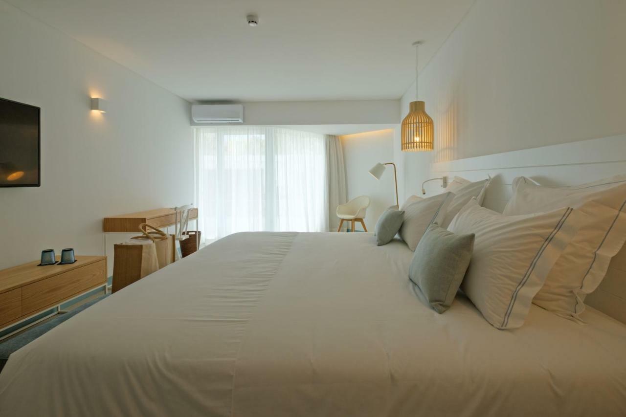 Malibu Foz Hotel - La Maison Younan Figueira da Foz Eksteriør billede A room at the hotel