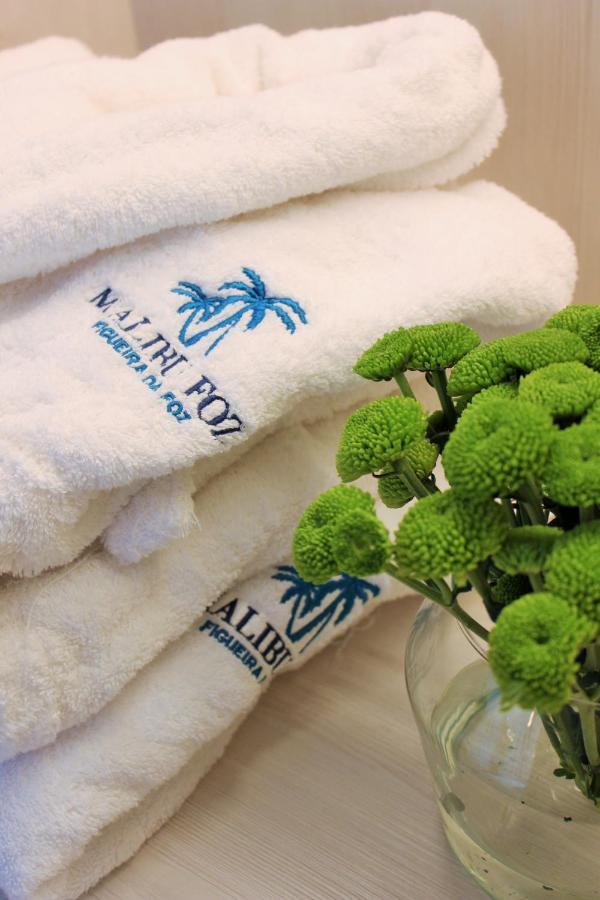 Malibu Foz Hotel - La Maison Younan Figueira da Foz Eksteriør billede Towels with embroidery