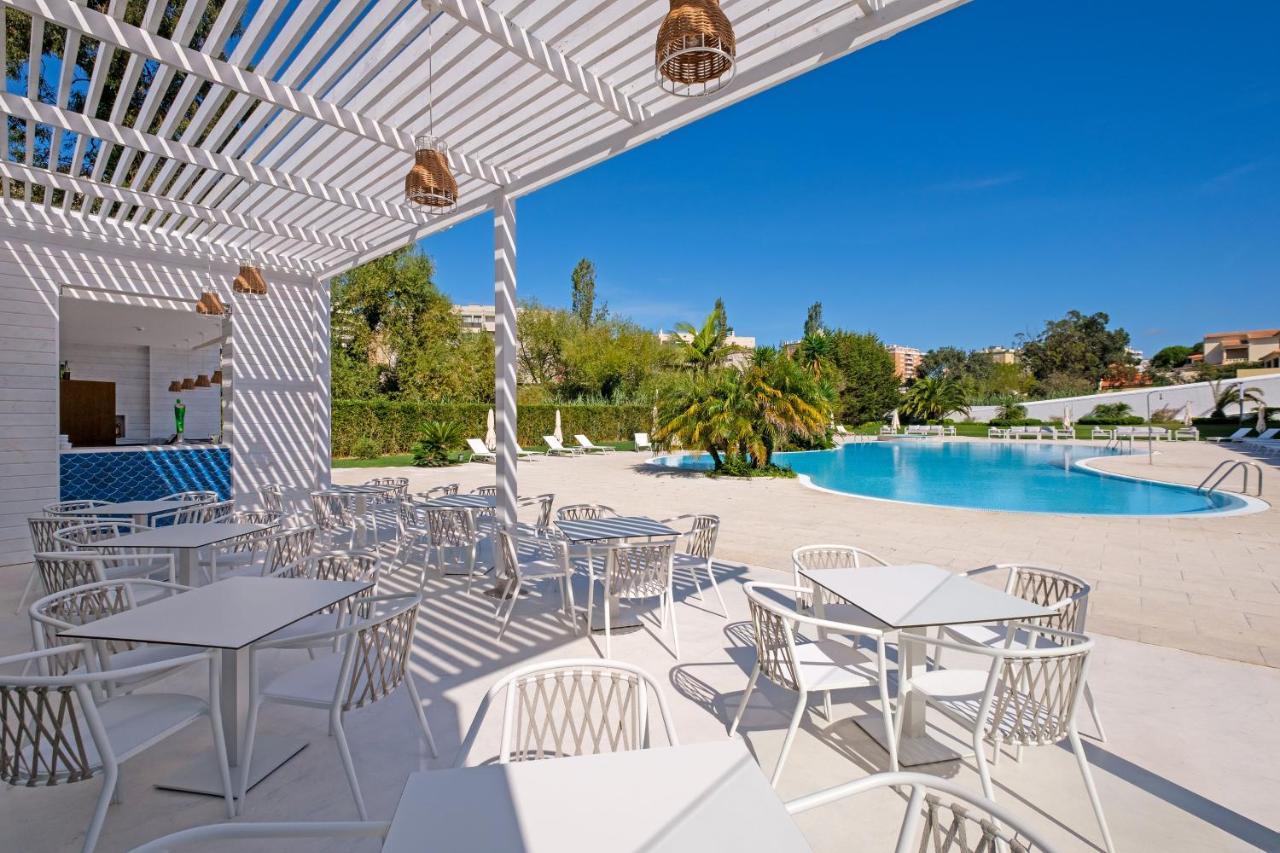 Malibu Foz Hotel - La Maison Younan Figueira da Foz Eksteriør billede The pool at the hotel