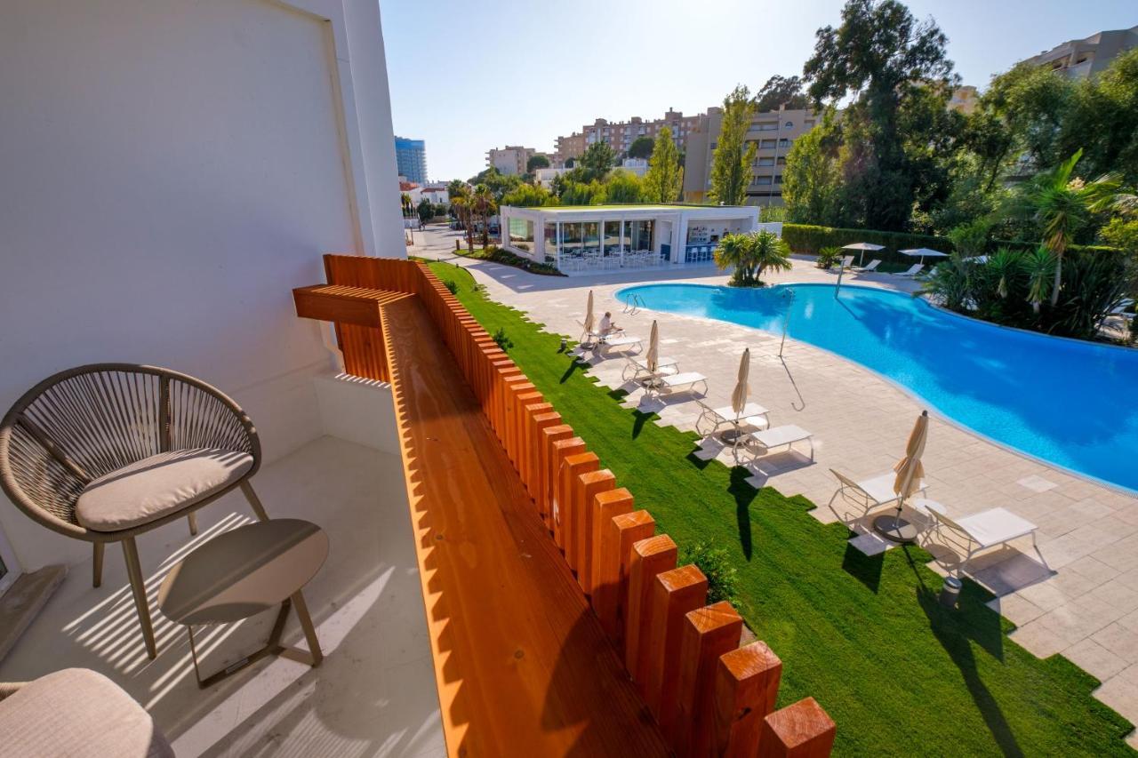 Malibu Foz Hotel - La Maison Younan Figueira da Foz Eksteriør billede The swimming pool at the hotel