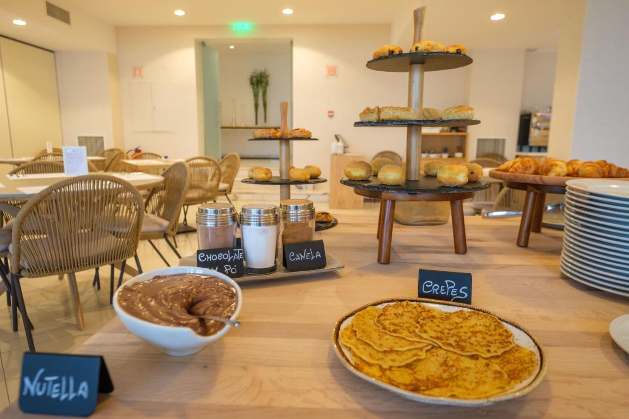 Malibu Foz Hotel - La Maison Younan Figueira da Foz Eksteriør billede Breakfast at the hotel