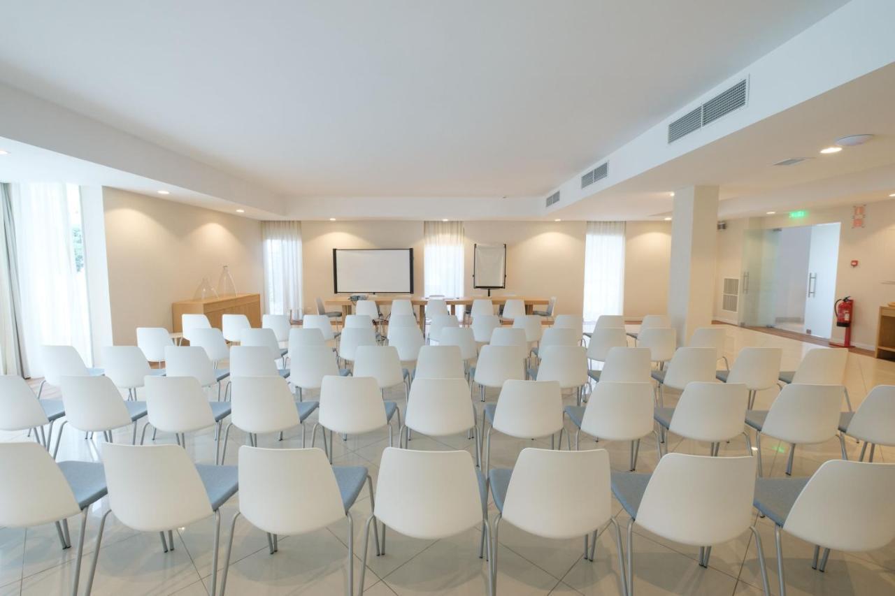 Malibu Foz Hotel - La Maison Younan Figueira da Foz Eksteriør billede The conference room