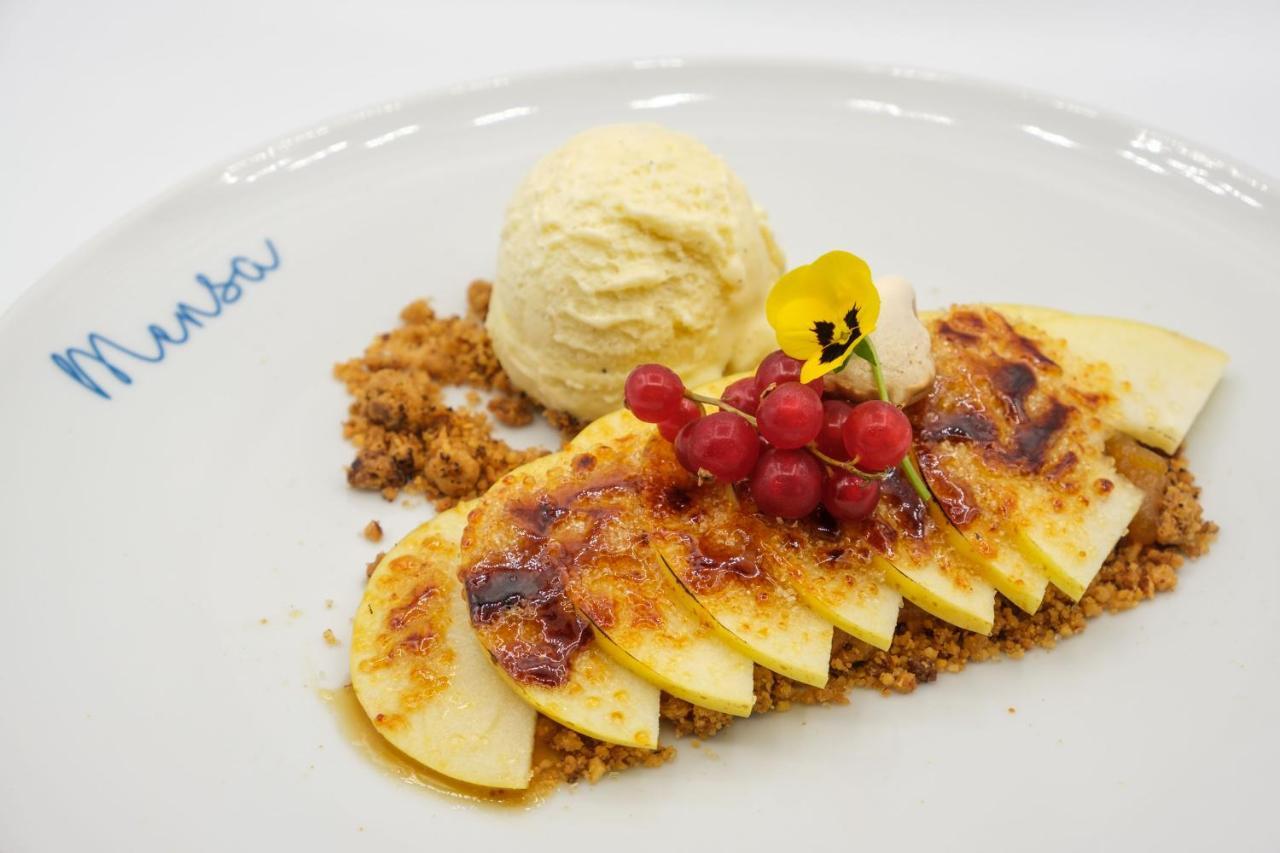 Malibu Foz Hotel - La Maison Younan Figueira da Foz Eksteriør billede Baked apple with ice cream