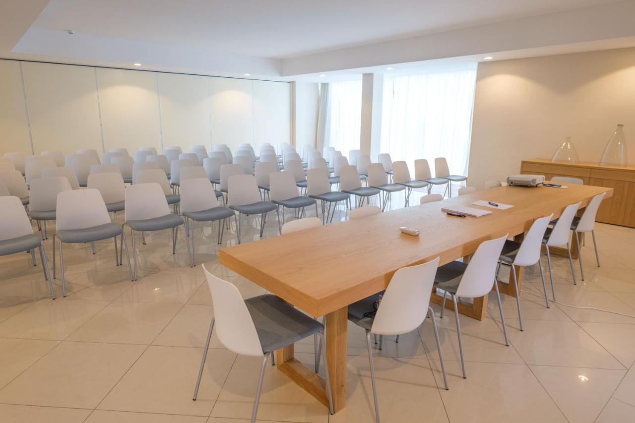 Malibu Foz Hotel - La Maison Younan Figueira da Foz Eksteriør billede The boardroom at the University of East London